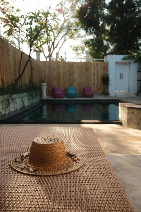 Villa Menorca Gili Trawangan Exterior photo